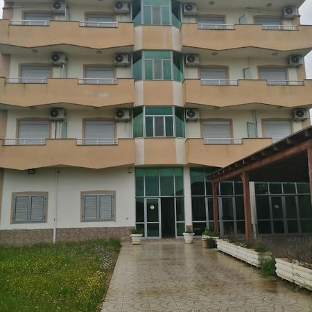 Risus Hotel Голем Екстер'єр фото