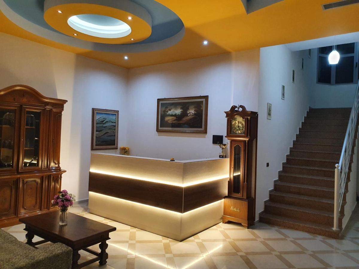 Risus Hotel Голем Екстер'єр фото