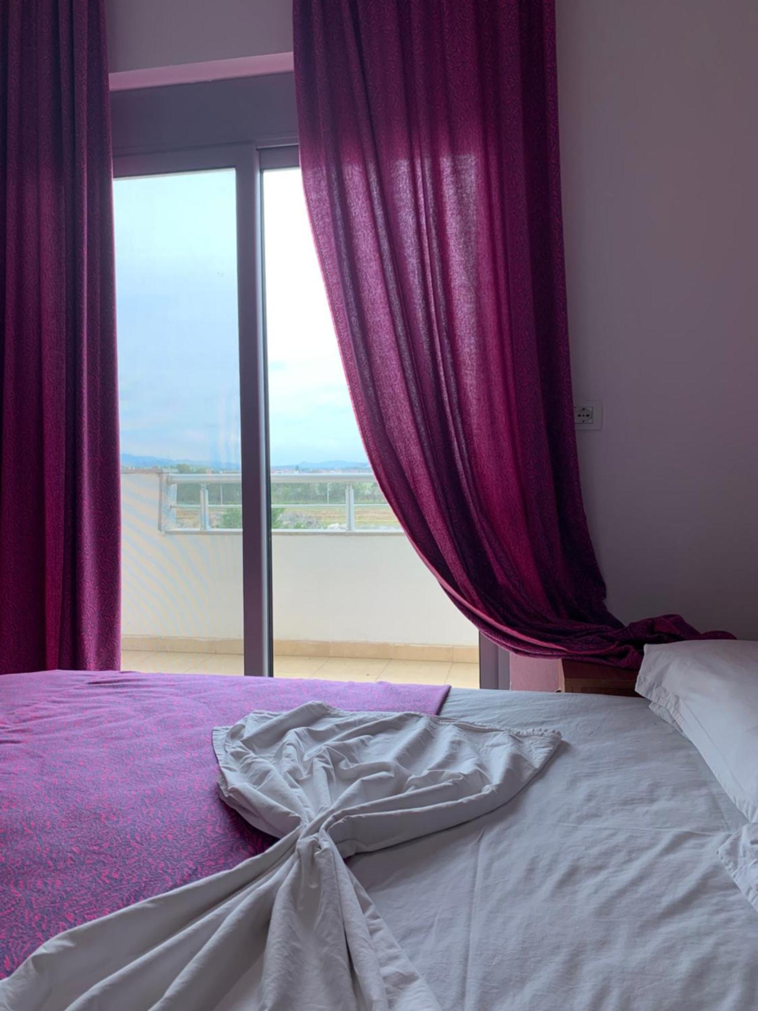 Risus Hotel Голем Екстер'єр фото