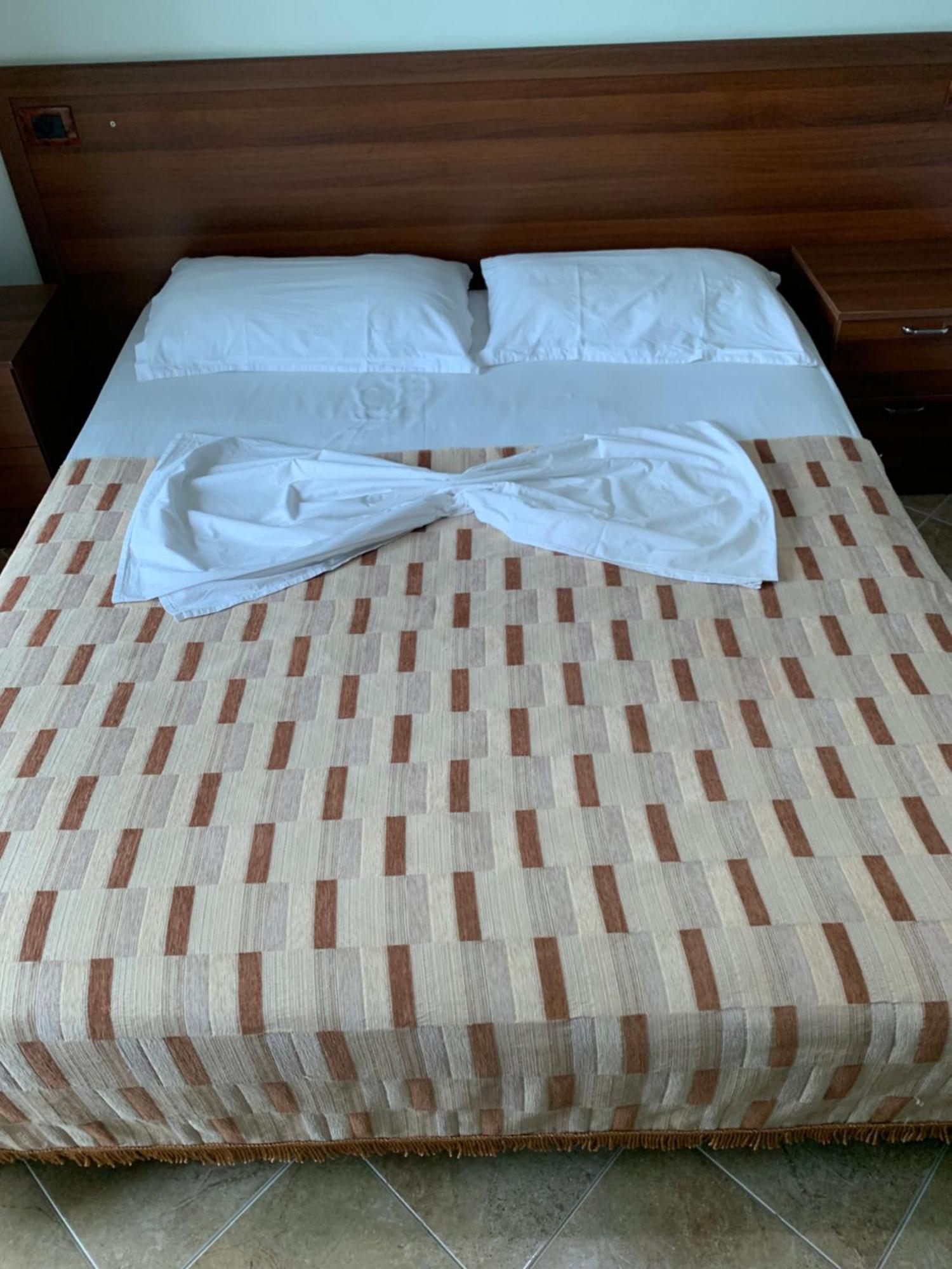 Risus Hotel Голем Екстер'єр фото