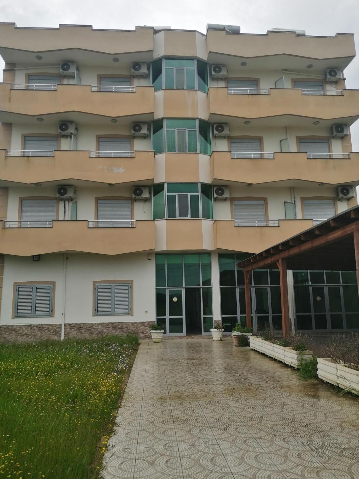 Risus Hotel Голем Екстер'єр фото